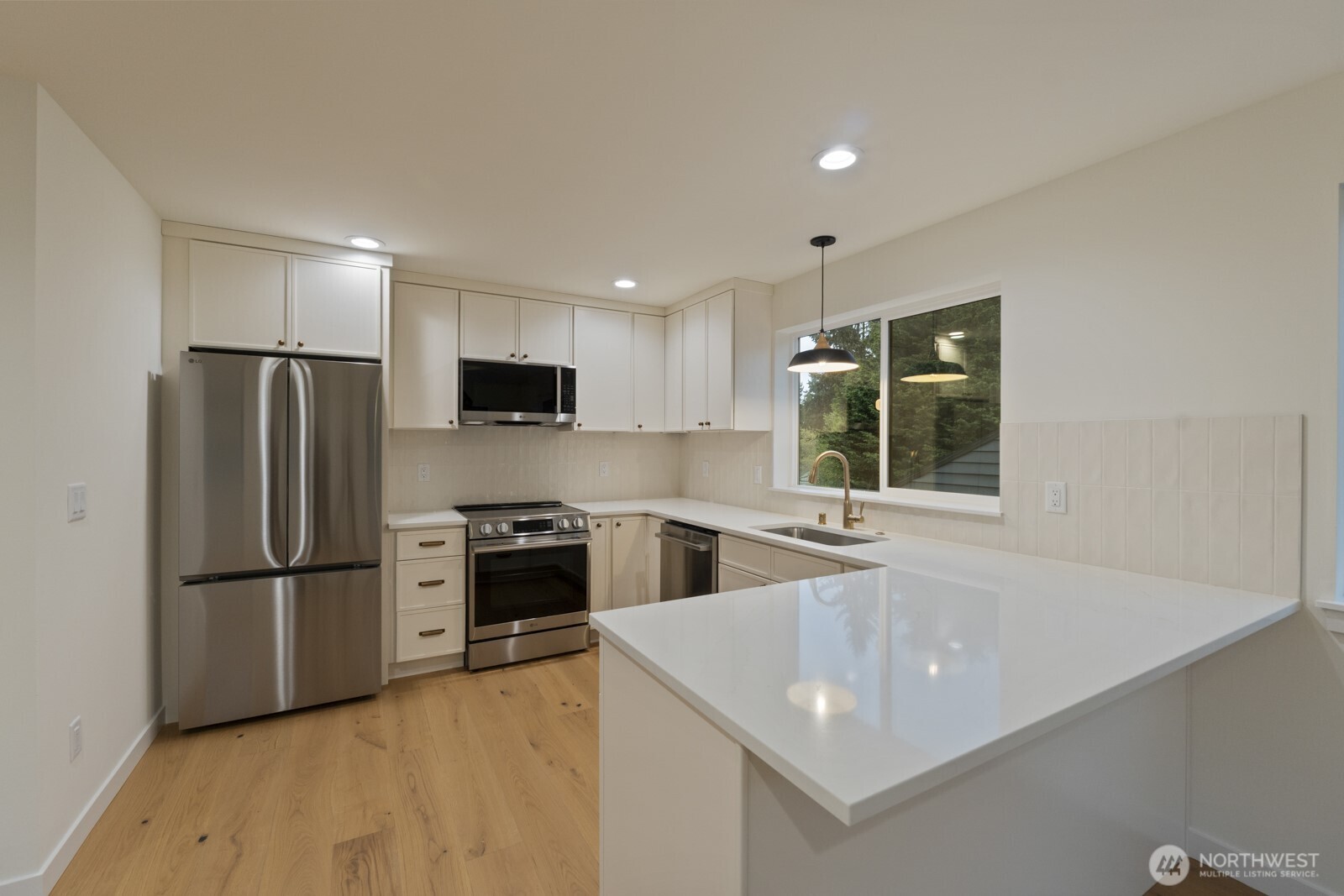 2731 Northeast 87th Street Seattle, WA 98115 - Photo 8 of 26