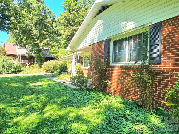 a view of house with backyard