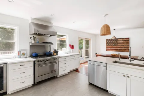 312 Noyack Road, Southampton, NY 11968