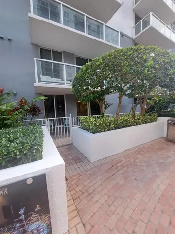 $1,950 | 5077 Northwest 7th Street, Unit 412, Miami, FL 33126