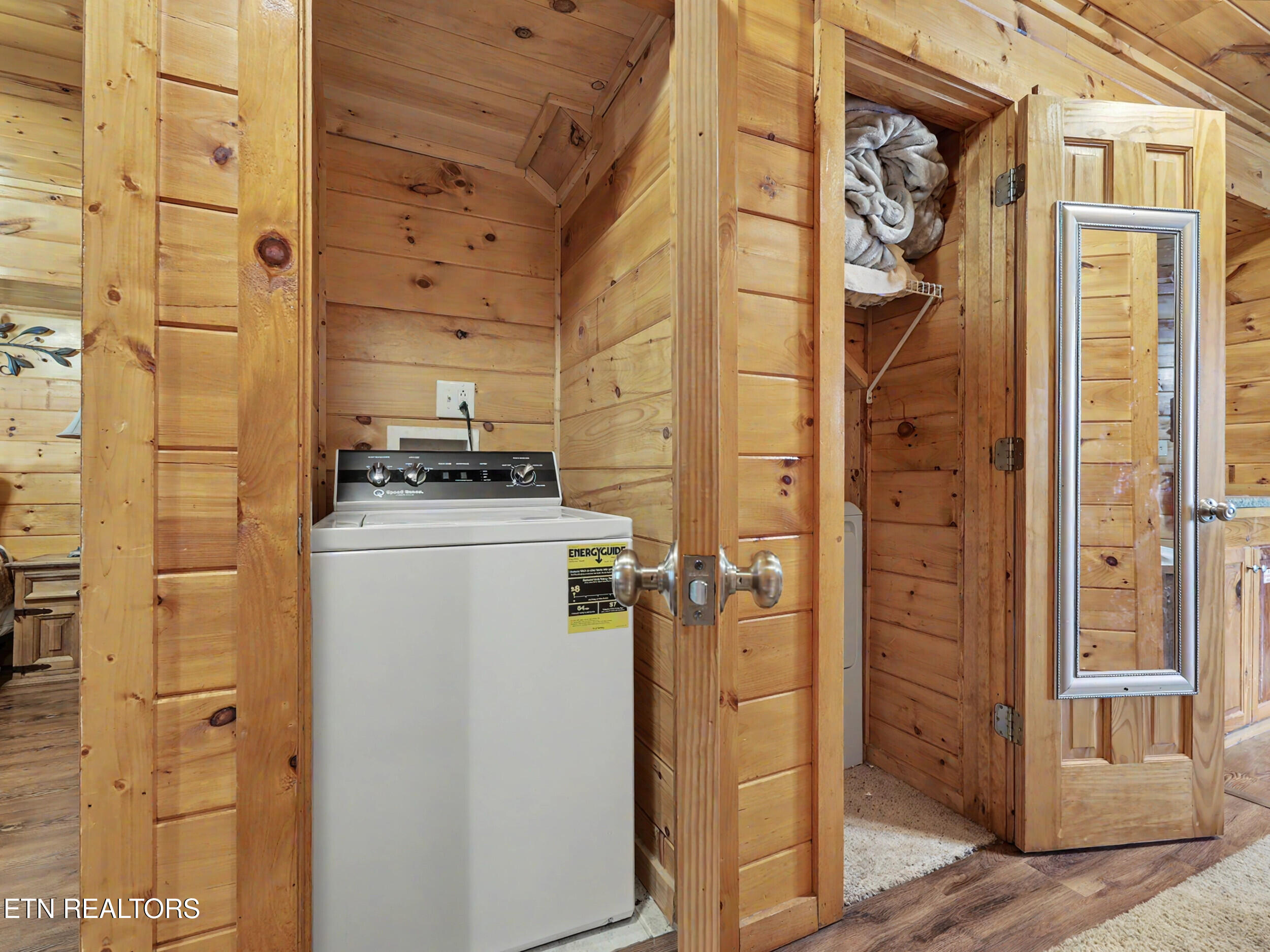 1629 Little Cabin Loop Pigeon Forge, TN 37862 - Photo 24 of 59 23_img_8633
