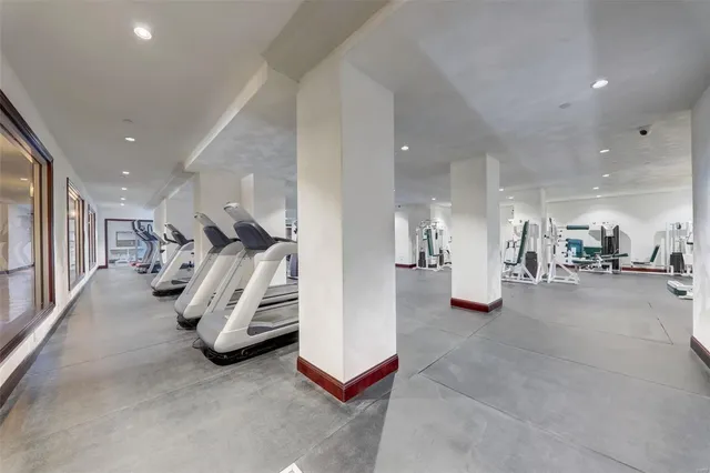 $1,962 | 3681 Lindell Boulevard, St. Louis, MO 63108