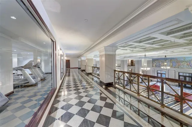 $1,962 | 3681 Lindell Boulevard, St. Louis, MO 63108