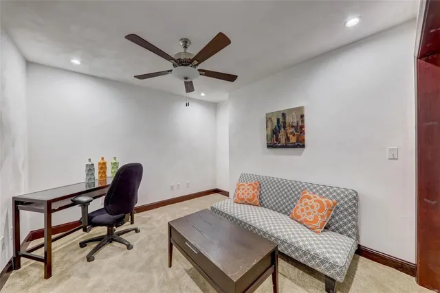 $1,962 | 3681 Lindell Boulevard, St. Louis, MO 63108