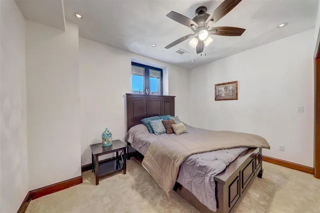 $1,962 | 3681 Lindell Boulevard, St. Louis, MO 63108