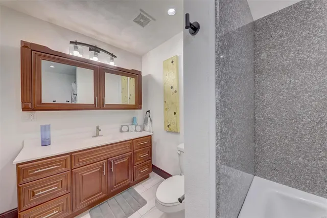 $1,962 | 3681 Lindell Boulevard, St. Louis, MO 63108