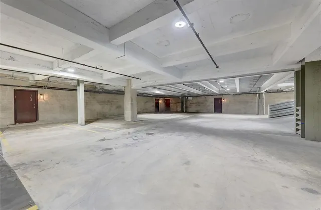 $1,962 | 3681 Lindell Boulevard, St. Louis, MO 63108