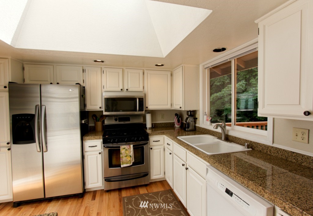 1922 169th Place Southeast Bothell, WA 98012 - Photo 6 of 24