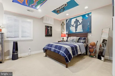 a view of yard with green space