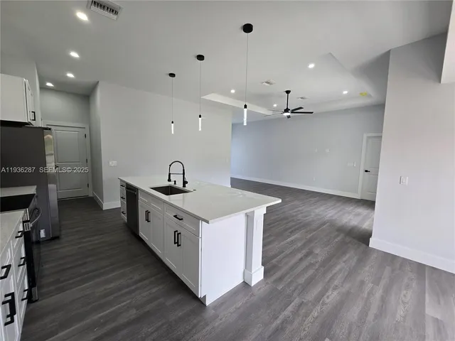 $2,350 | 1605 West 11th Street, Lehigh Acres, FL 33972