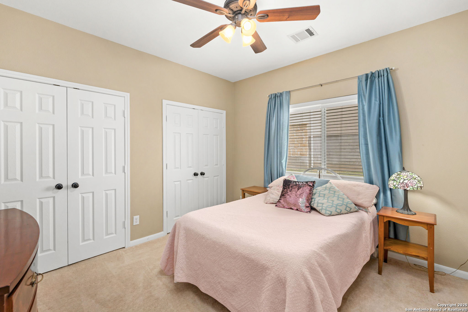 16106 Ponderosa Pth Helotes, TX 78023 - Photo 30 of 40 a bedroom with a bed and a chandelier