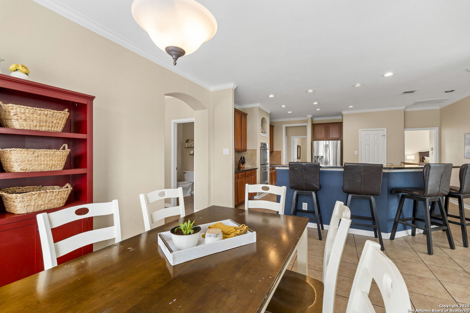 16106 Ponderosa Pth Helotes, TX 78023 - Photo 10 of 40 a living room with furniture and a dining table