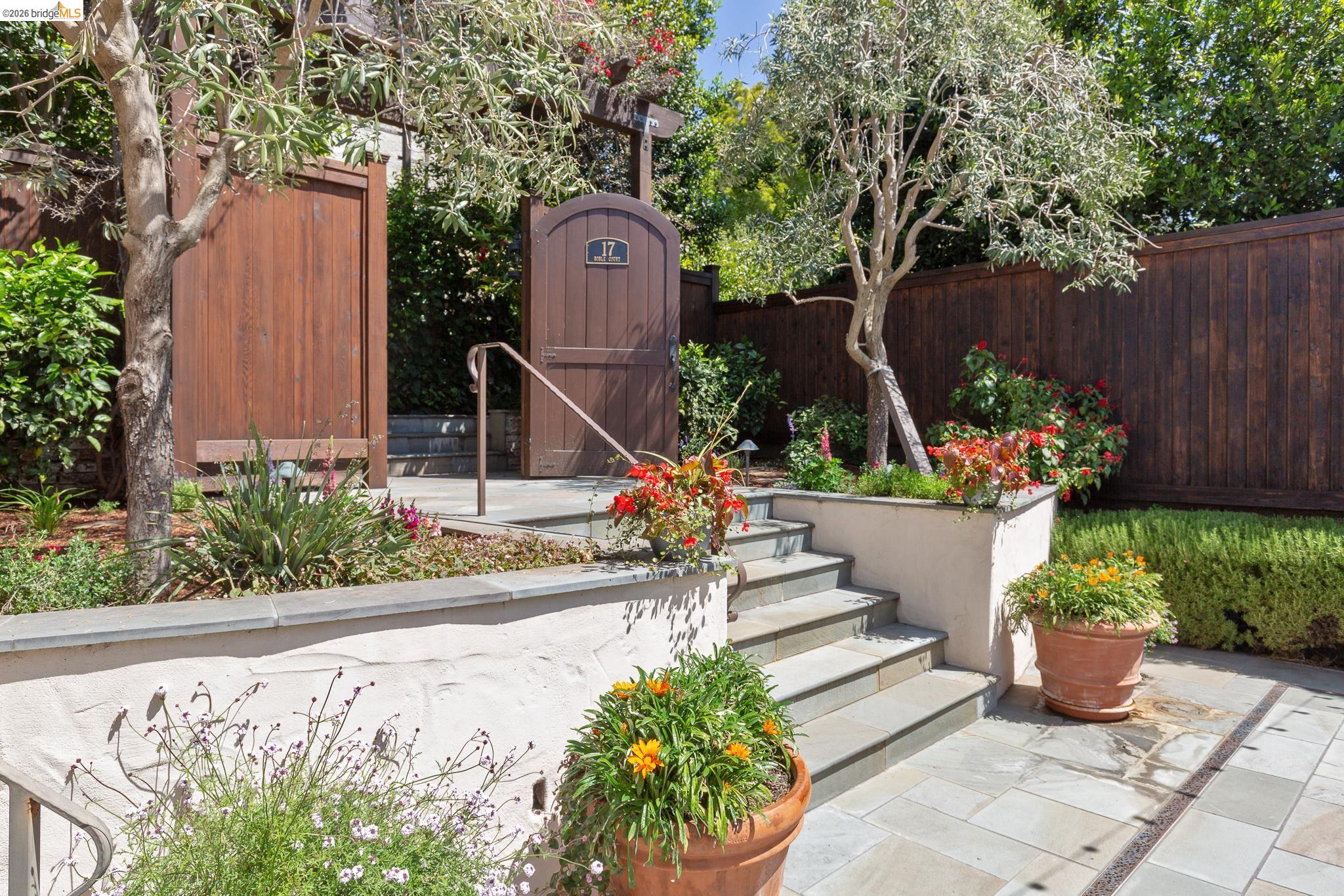 17 Roble Court Berkeley, CA 94705 - Photo 51 of 73