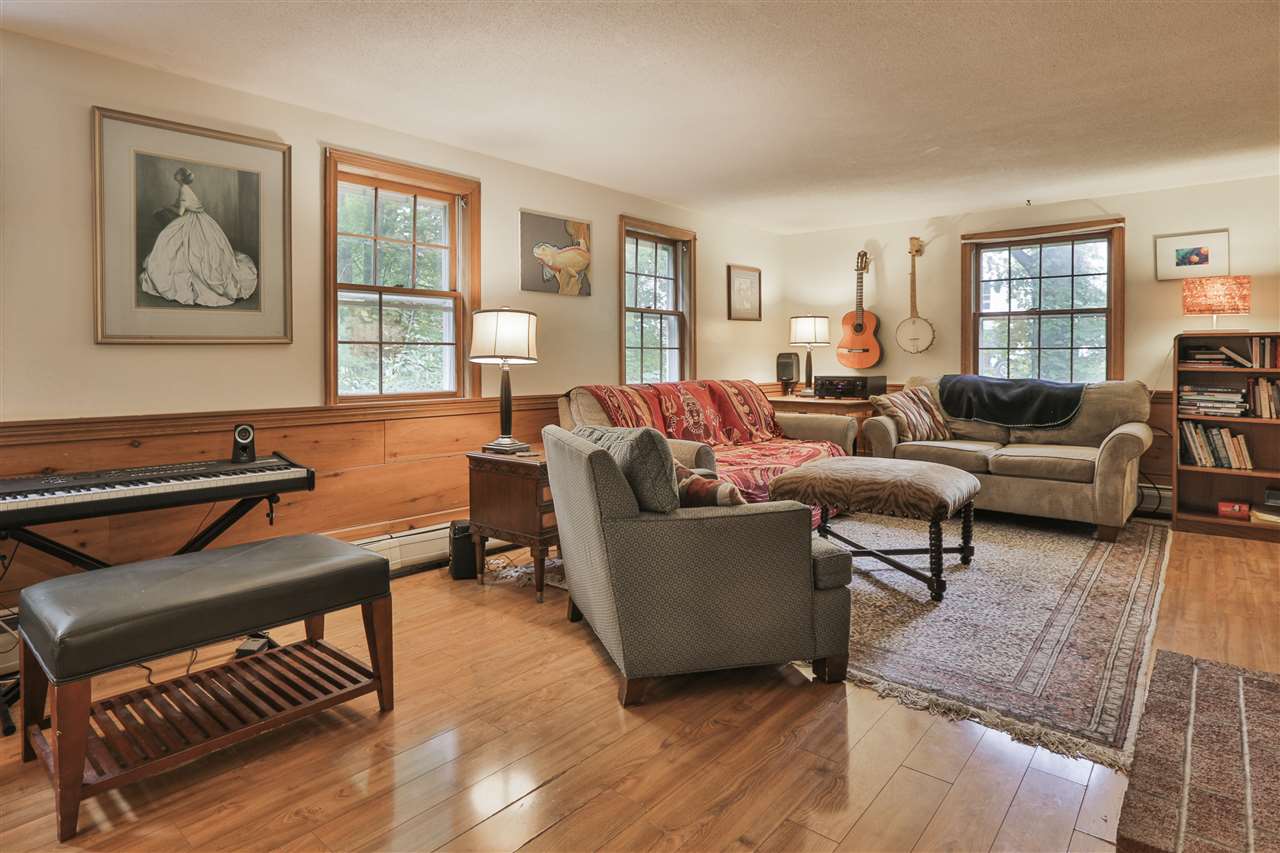 189 Curtis Farm Road Wilton, NH 03086 - Photo 4 of 32