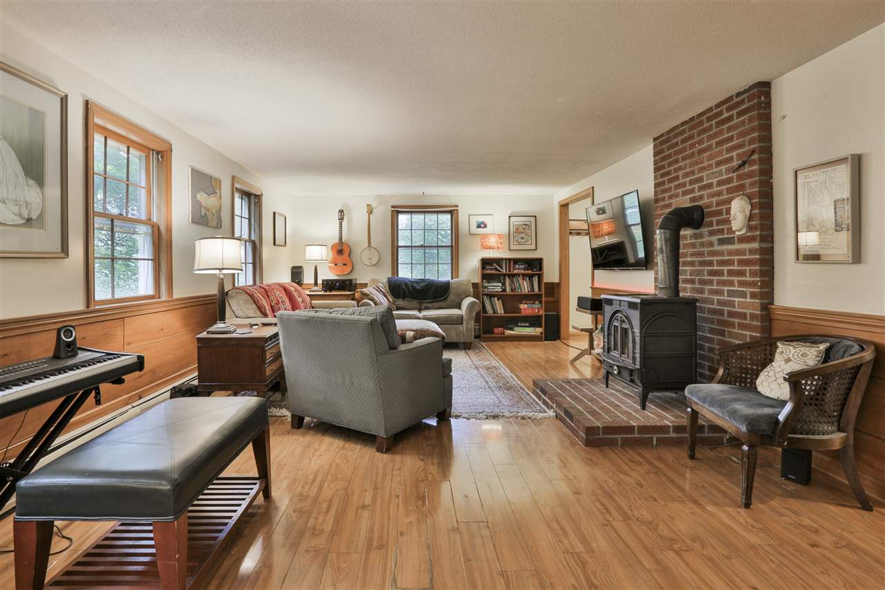 189 Curtis Farm Road Wilton, NH 03086 - Photo 5 of 32