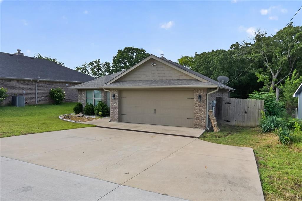 3016 Loy Lake Road Denison, TX 75020 - Photo 2 of 25 Front house