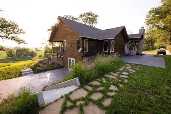 $1,275,000 | 25984 Outer Road, Rock Port, MO 64482