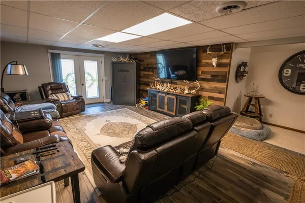 $1,275,000 | 25984 Outer Road, Rock Port, MO 64482