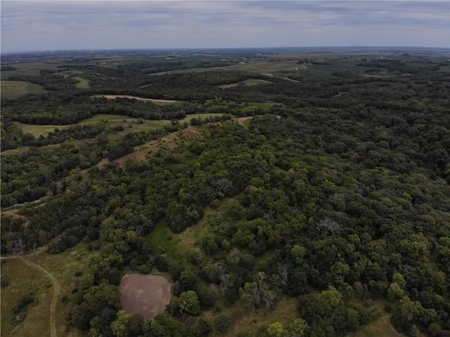 $1,390,000 | 25984 Outer Road, Rock Port, MO 64482