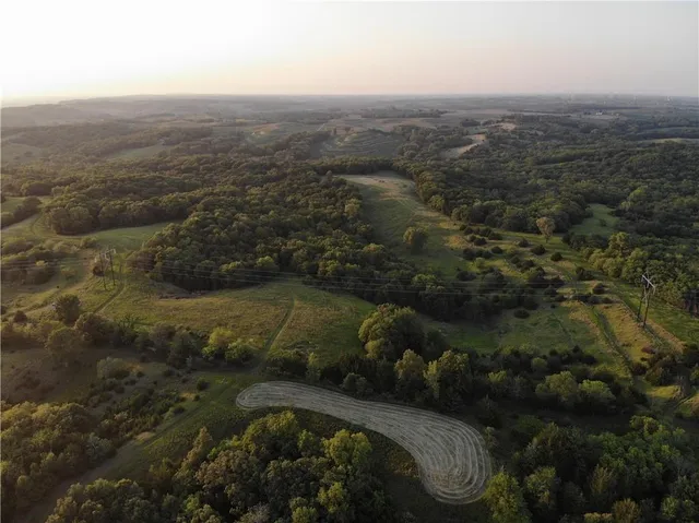 $1,390,000 | 25984 Outer Road, Rock Port, MO 64482