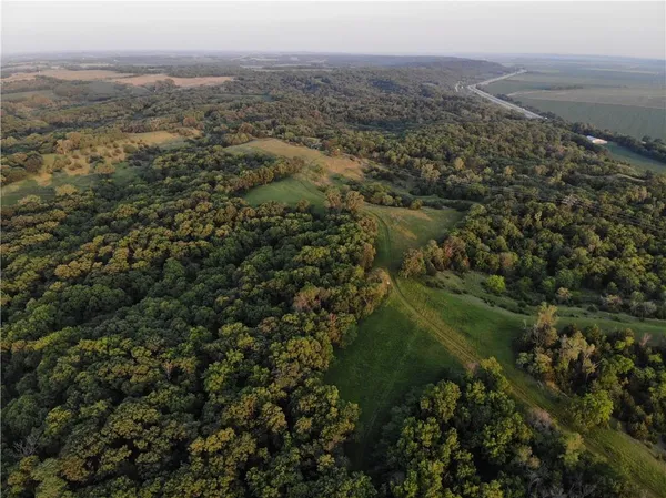 $1,275,000 | 25984 Outer Road, Rock Port, MO 64482