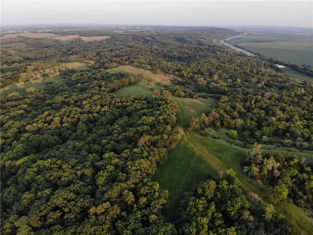 $1,390,000 | 25984 Outer Road, Rock Port, MO 64482