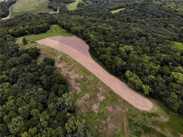 $1,390,000 | 25984 Outer Road, Rock Port, MO 64482