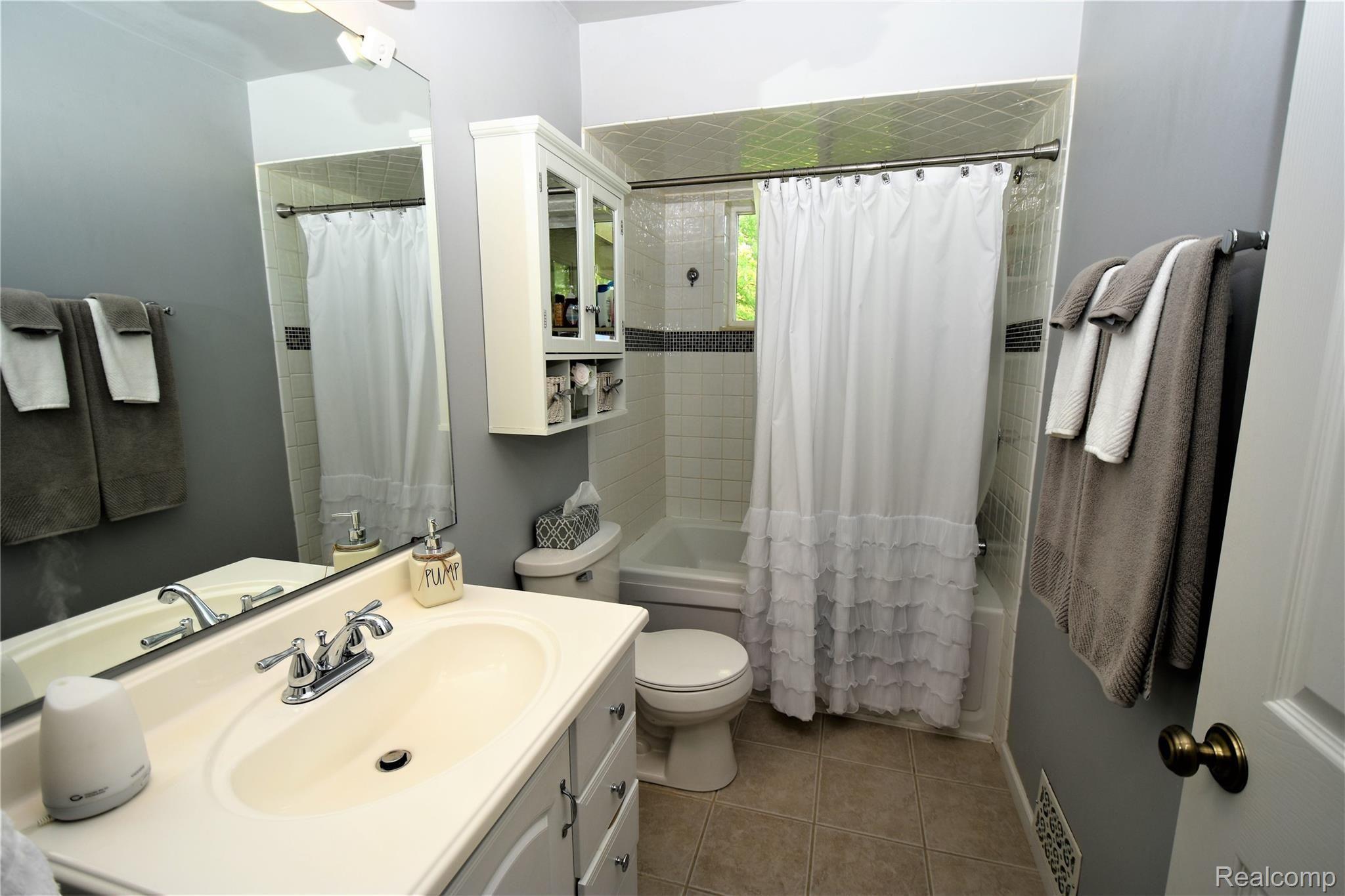 4480 East Vienna Road Clio, MI 48420 - Photo 13 of 29 DSC_3281.JPG