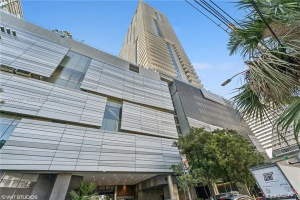 $6,300 | 88 Southwest 7th Street, Unit 1804, Miami, FL 33130