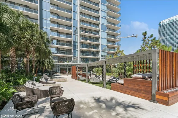 $6,300 | 88 Southwest 7th Street, Unit 1804, Miami, FL 33130