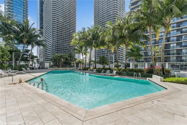 $6,300 | 88 Southwest 7th Street, Unit 1804, Miami, FL 33130
