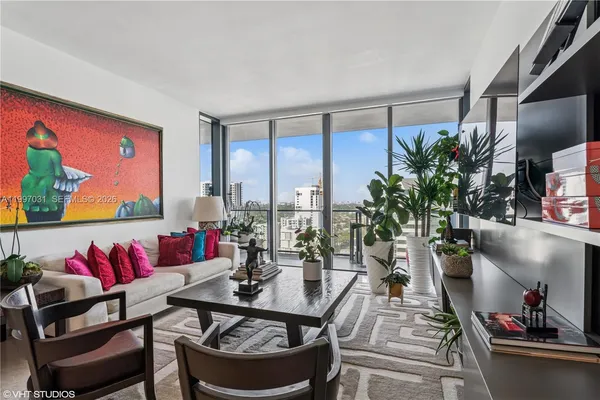 $6,300 | 88 Southwest 7th Street, Unit 1804, Miami, FL 33130
