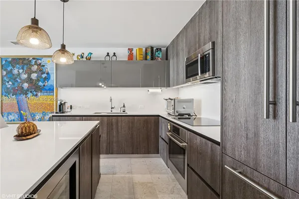 $6,300 | 88 Southwest 7th Street, Unit 1804, Miami, FL 33130