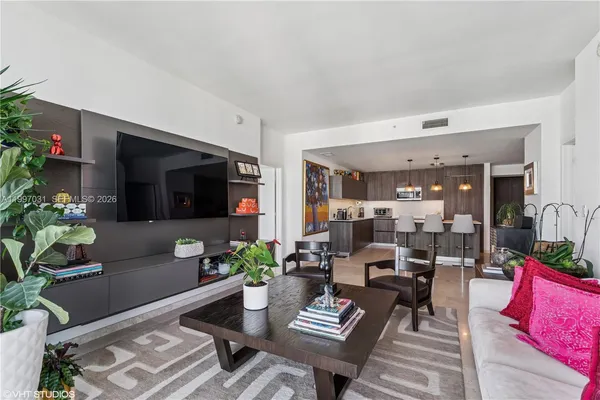 $6,300 | 88 Southwest 7th Street, Unit 1804, Miami, FL 33130