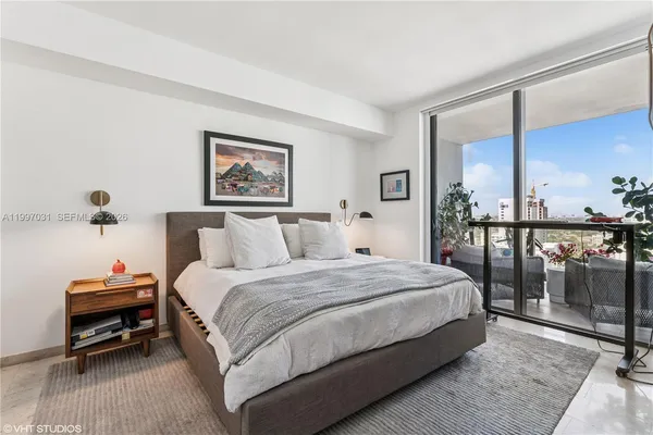 $6,300 | 88 Southwest 7th Street, Unit 1804, Miami, FL 33130