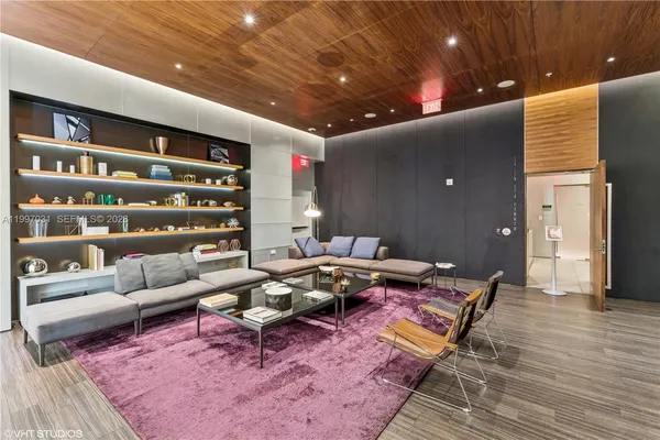 $6,300 | 88 Southwest 7th Street, Unit 1804, Miami, FL 33130