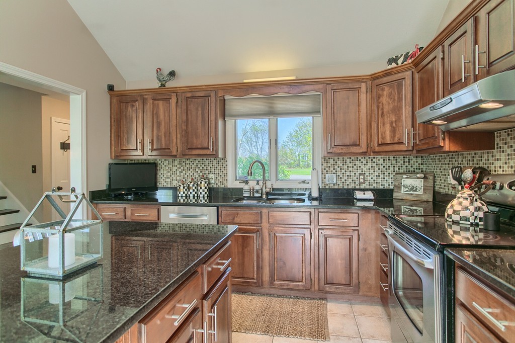 23 Old Farm Road North Andover, MA 01845 - Photo 4 of 30 Gallery Image 4