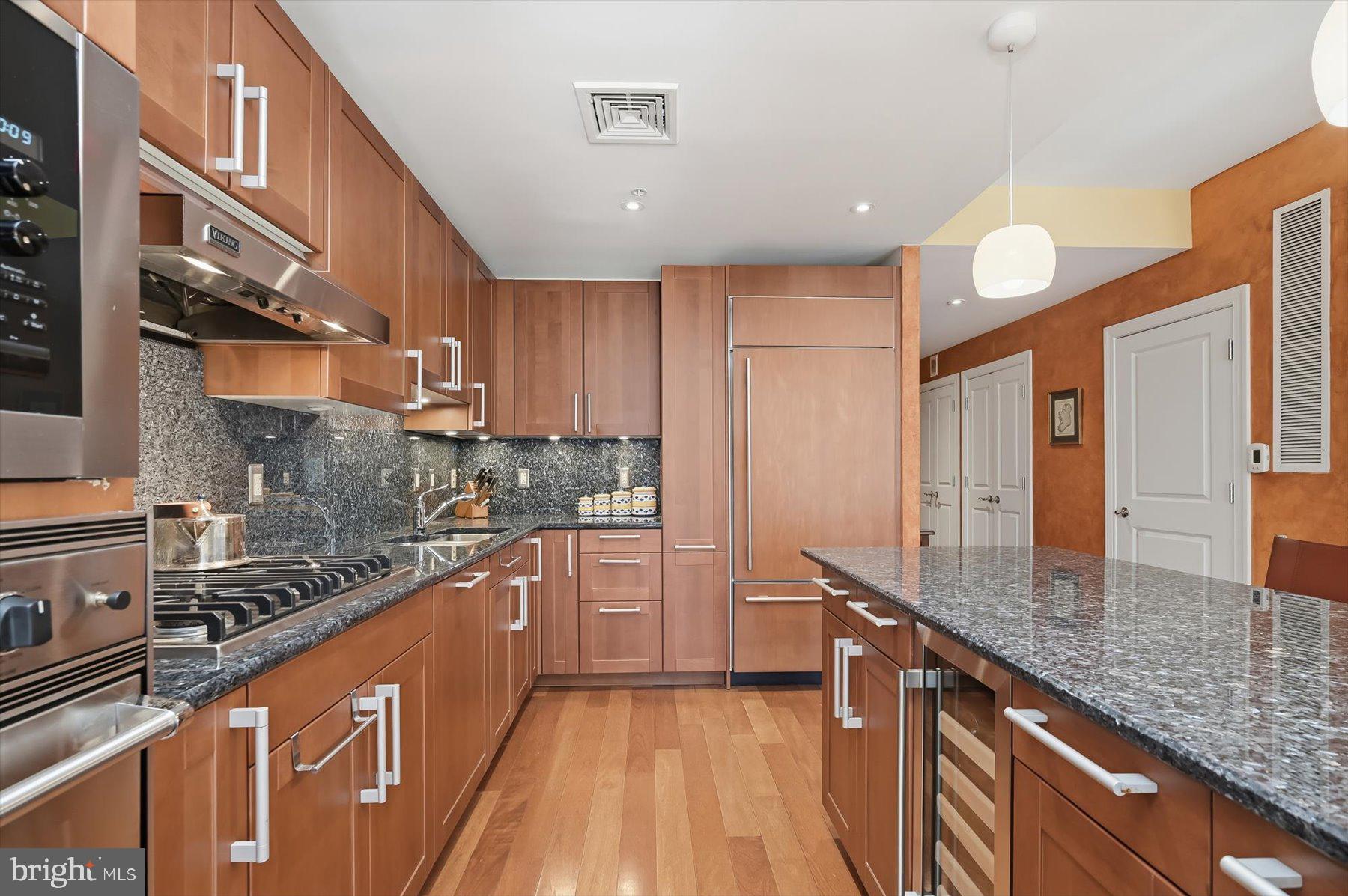 2425 L Street Northwest, Unit 303 Washington, DC 20037 - Photo 14 of 38 SubZero