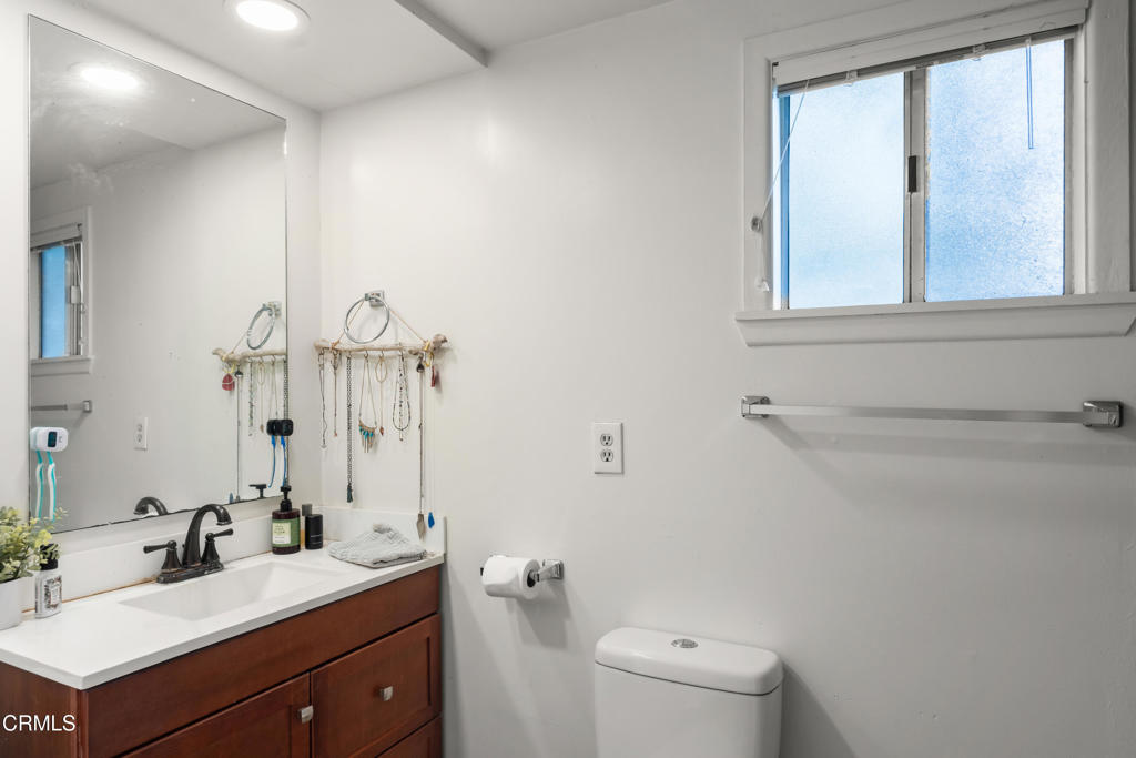 10840 Santa Rosa Road Camarillo, CA 93012 - Photo 19 of 55 Bathroom 2