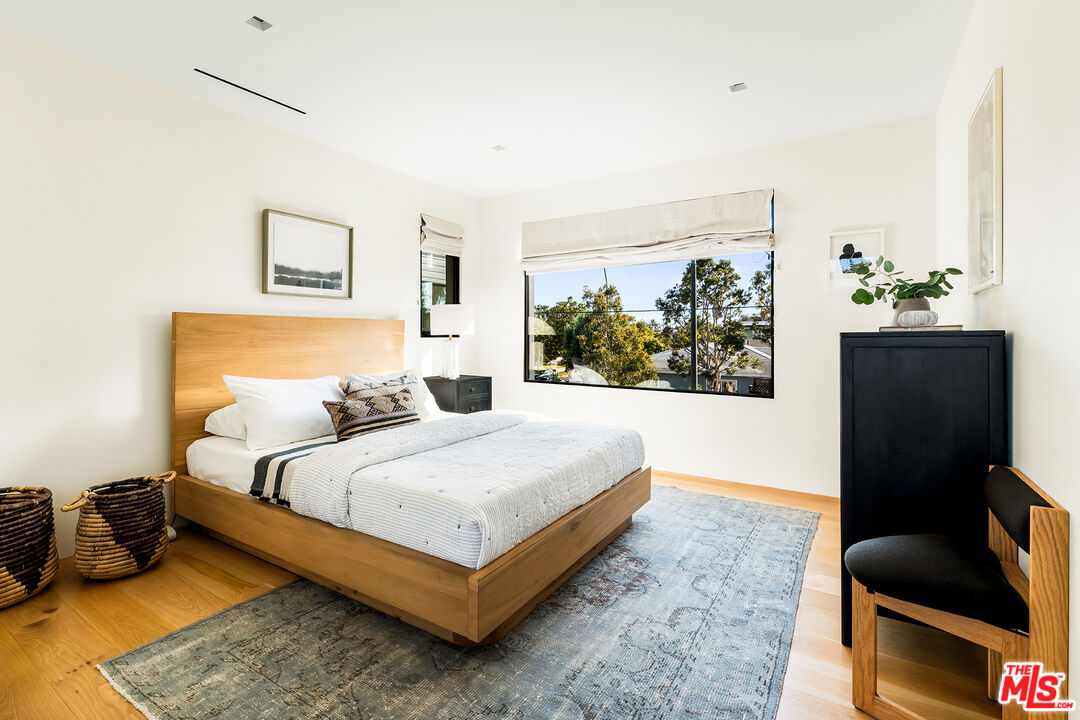 901 Flower Avenue Venice, CA 90291 - Photo 17 of 35 a bedroom with a bed a couch and potted plant on the dresser
