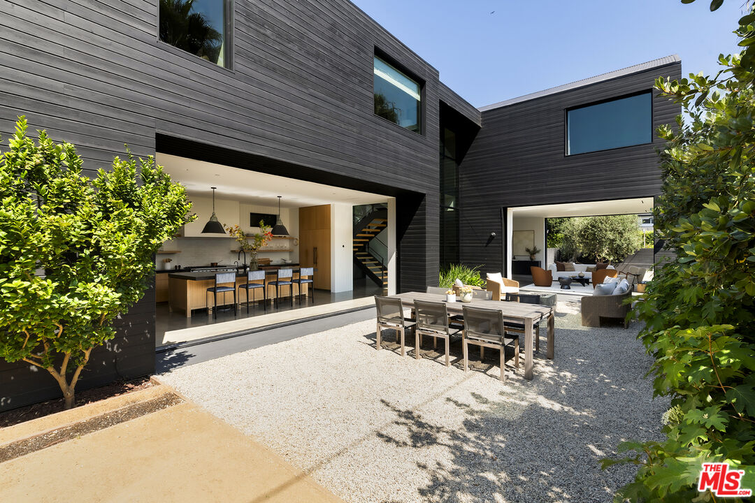 901 Flower Avenue Venice, CA 90291 - Photo 20 of 35 a view of a house with backyard sitting area and garden