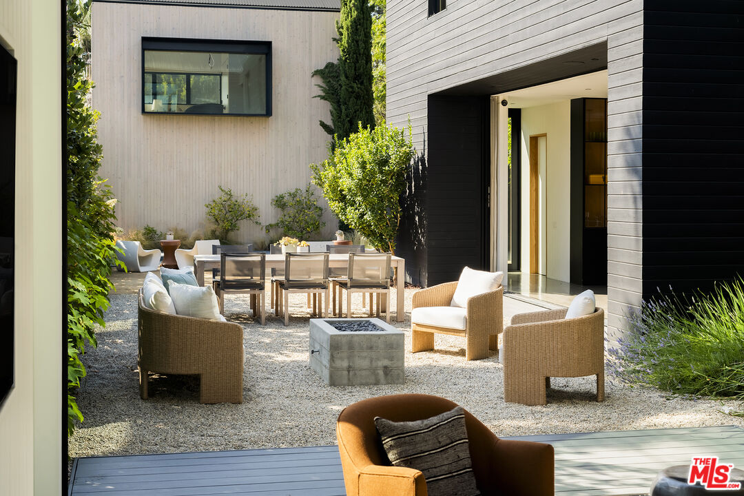 901 Flower Avenue Venice, CA 90291 - Photo 21 of 35 a outdoor living space with furniture and a potted plant