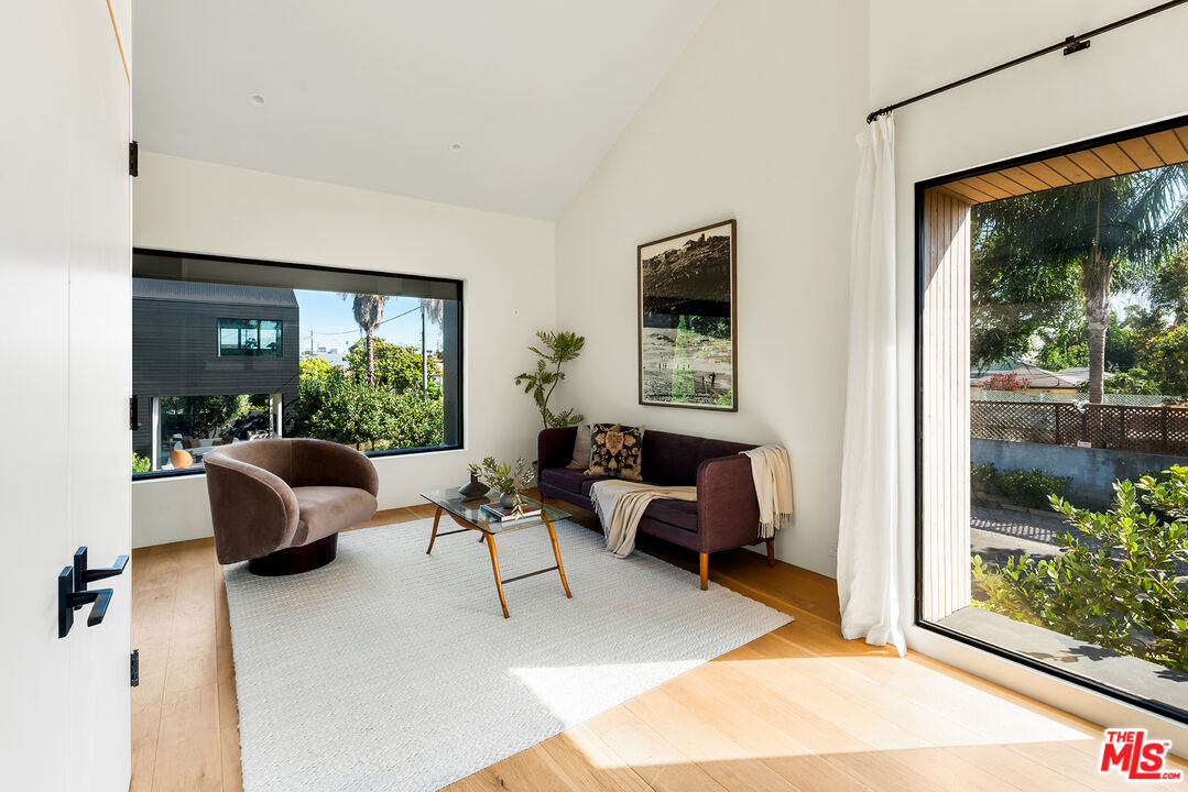901 Flower Avenue Venice, CA 90291 - Photo 27 of 35 a living room with furniture and a window
