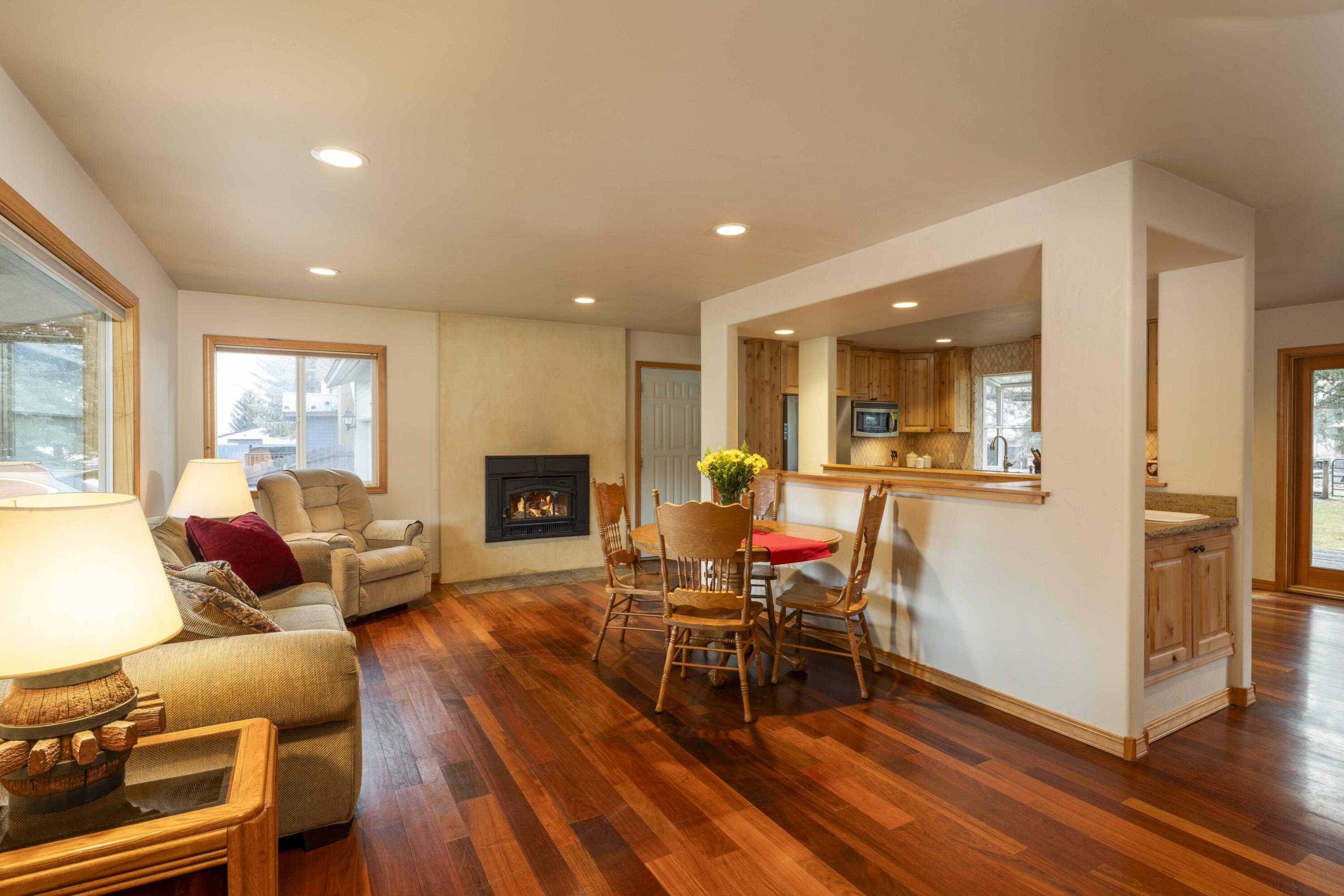 609 4th Avenue South Hailey, ID 83333 - Photo 4 of 28 Living room