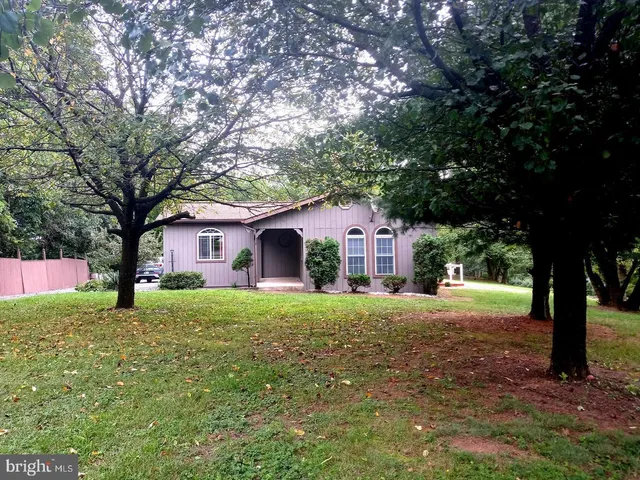 $1,600 | 171 Forge Road, Womelsdorf, PA 19567