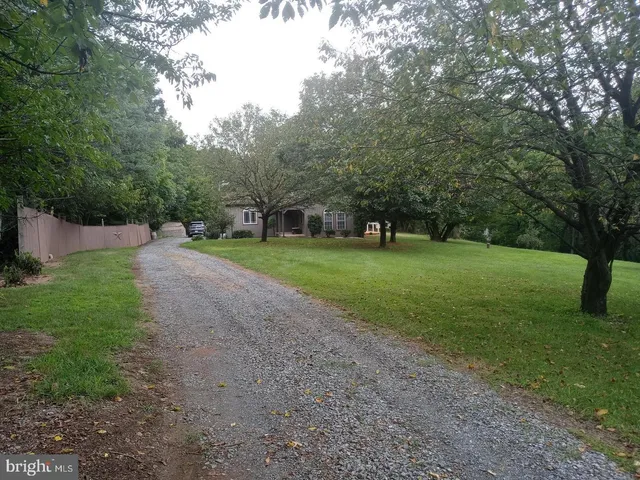 $1,600 | 171 Forge Road, Womelsdorf, PA 19567