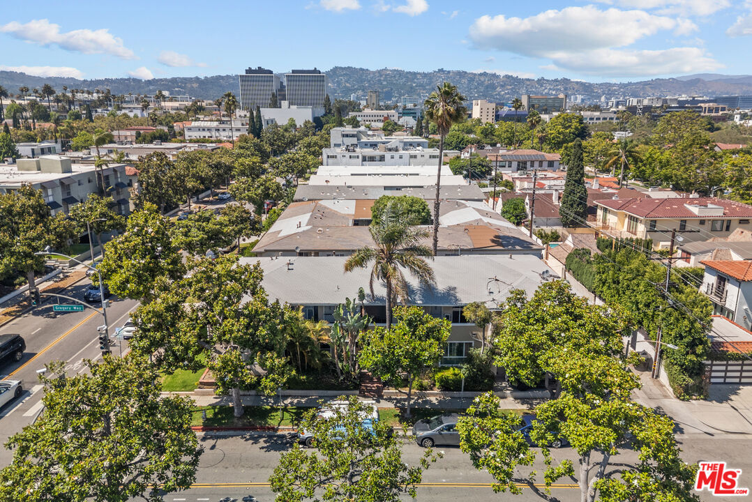 272 South Doheny Drive, Unit 1 Beverly Hills, CA 90211 - Photo 11 of 44 a view of a city