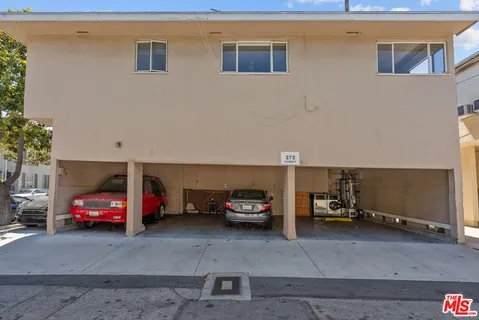 a view of house with car parked