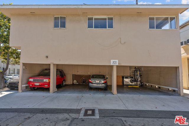 a view of house with car parked