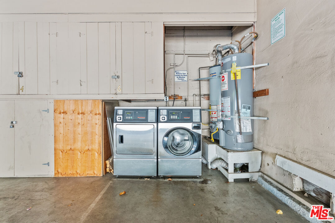 272 South Doheny Drive, Unit 1 Beverly Hills, CA 90211 - Photo 40 of 44 a utility room with dryer and washer